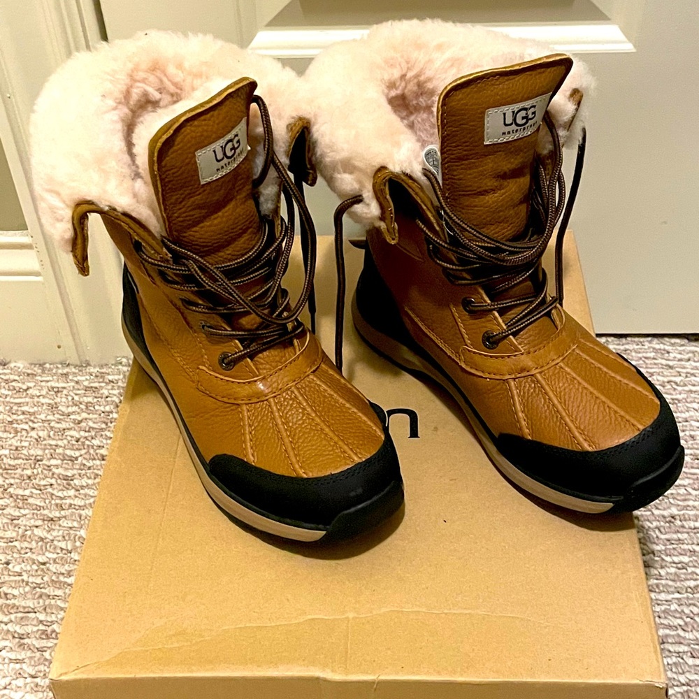 UGG Women’s ADIRONDACK Boot III Size 7